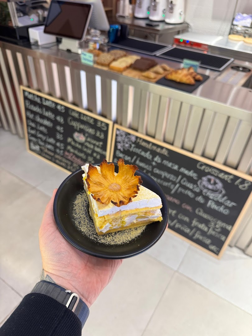 Omnia Pastelería | Specialty Coffee & Brunch · Fotos 8